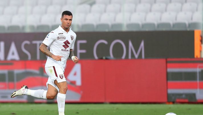 FLORENCE, ITALY - SEPTEMBER 19: Armando Izzo of Torino FC in action during the Serie A match between ACF Fiorentina and Torino FC at Stadio Artemio Franchi on September 19, 2020 in Florence, Italy.  (Photo by Gabriele Maltinti/Getty Images) 