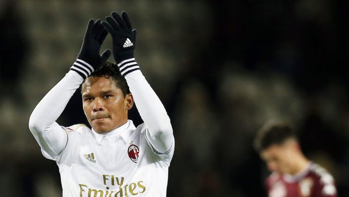 AC Milan's forward Carlos Bacca from Colombia celebrates at the end of the Italian Serie A football match Torino Vs AC Milan on January 16, 2017 at the 'Grande Torino Stadium' in Turin. / AFP / MARCO BERTORELLO (Photo credit should read MARCO BERTORELLO/AFP/Getty Images) Montella: “Rivedrete questo tridente. Ma non ho bocciato Bacca, fuori perché…” - immagine 1