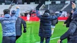 PAOK-AEK, derby delle Aquile pareggiato all’89esimo! E spunta il dito medio…