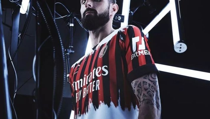 Grandi emozioni attorno alla nuova quarta maglia del Milan: voti alti e voti bassi Grandi emozioni attorno alla nuova quarta maglia del Milan: voti alti e voti bassi - immagine 1