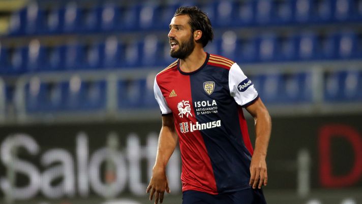 CAGLIARI, ITALY - SEPTEMBER 26: Leonardo Pavoletti of Cagliari in action during the Serie A match between Cagliari Calcio and SS Lazio at Sardegna Arena on September 26, 2020 in Cagliari, Italy. (Photo by Enrico Locci/Getty Images) CAGLIARI, ITALY - SEPTEMBER 26: Leonardo Pavoletti of Cagliari in action during the Serie A match between Cagliari Calcio and SS Lazio at Sardegna Arena on September 26, 2020 in Cagliari, Italy. (Photo by Enrico Locci/Getty Images)