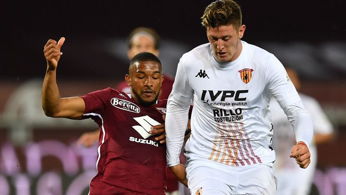 TURIN, ITALY - MAY 23: Adolfo Gaich of Benevento Calcio is put under pressure by Gleison Bremer of Torino F.C. during the Serie A match between Torino FC v Benevento Calcio at Olimpico Stadium on May 23, 2021 in Turin, Italy. Sporting stadiums around Italy remain under strict restrictions due to the Coronavirus Pandemic as Government social distancing laws prohibit fans inside venues resulting in games being played behind closed doors. (Photo by Valerio Pennicino/Getty Images) TURIN, ITALY - MAY 23: Adolfo Gaich of Benevento Calcio is put under pressure by Gleison Bremer of Torino F.C. during the Serie A match between Torino FC v Benevento Calcio at Olimpico Stadium on May 23, 2021 in Turin, Italy. Sporting stadiums around Italy remain under strict restrictions due to the Coronavirus Pandemic as Government social distancing laws prohibit fans inside venues resulting in games being played behind closed doors. (Photo by Valerio Pennicino/Getty Images)
