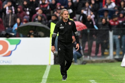SALERNO, ITALY - NOVEMBER 05: Davide Nicola US Salernitana coach during the Serie A match between Salernitana and US Cremonese at Stadio Arechi on November 05, 2022 in Salerno, Stadio Arechi. (Photo by Francesco Pecoraro/Getty Images) Clamoroso Salernitana, revocato l’esonero di Nicola: Iervolino ci ripensa- immagine 2