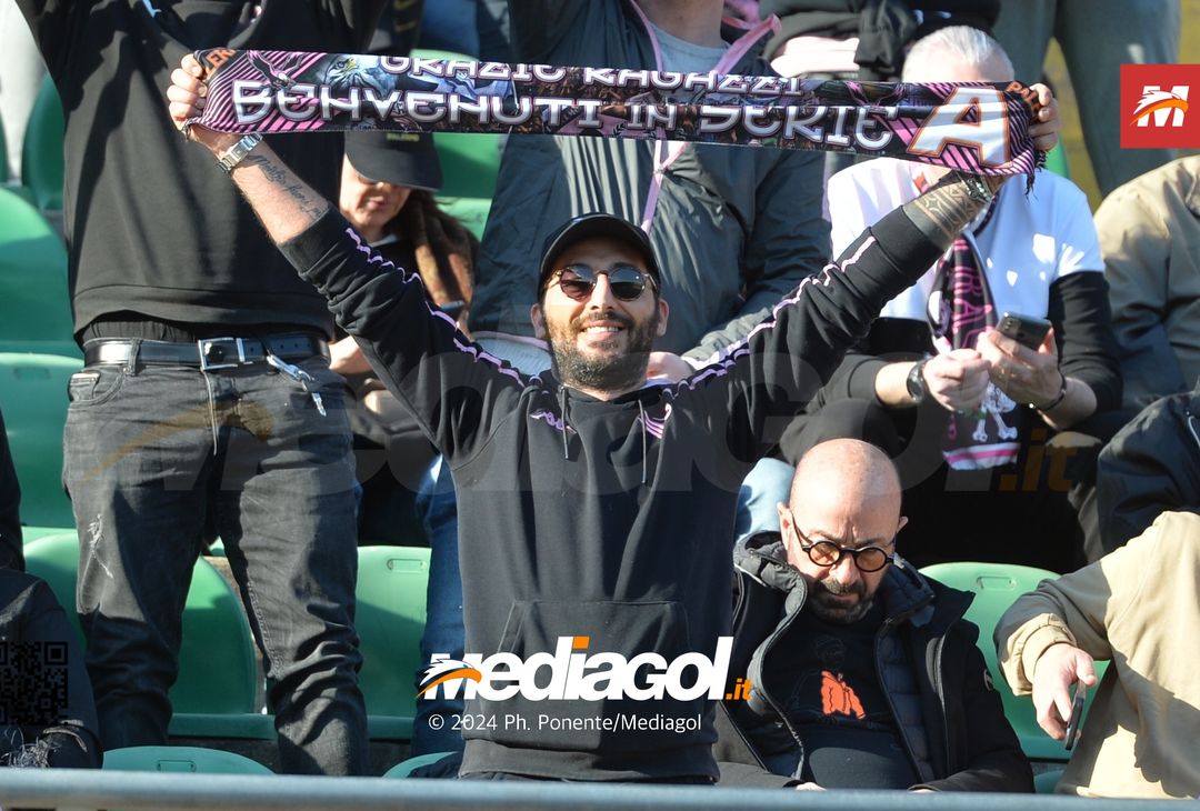FOTOTIFO Palermo-Como 3-0, gli scatti ai tifosi al “Renzo Barbera” (GALLERY) - immagine 17