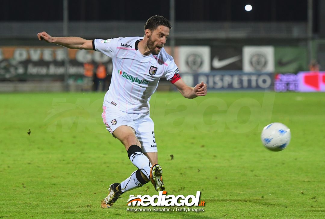  VENICE, ITALY - APRIL 27:  Andrea Rispoli of US Citta di Palermo in action during the serie B match between Venezia FC and US Citta di Palermo at Stadio Pier Luigi Penzo on April 27, 2018 in Venice, Italy.  (Photo by Alessandro Sabattini/Getty Images) 