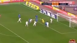 VIDEO / Jiangsu Suning, il primo gol in campionato è di Alex Teixeira: rete rocambolesca