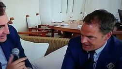 VIDEO / De Boer canta Pazza Inter Amala