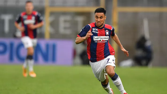 LA SPEZIA, ITALY - APRIL 10:  Adam Ounas of FC Crotone in action during the Serie A match between Spezia Calcio  and FC Crotone at Stadio Alberto Picco on April 10, 2021 in La Spezia, Italy.  (Photo by Valerio Pennicino/Getty Images)