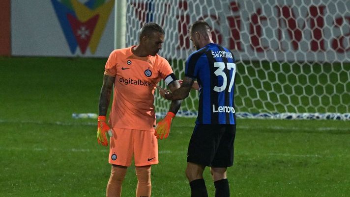 Getty Images Inter, che gesto di Skriniar: mette la fascia al braccio di Cordaz, applausi dalle tribune - immagine 1