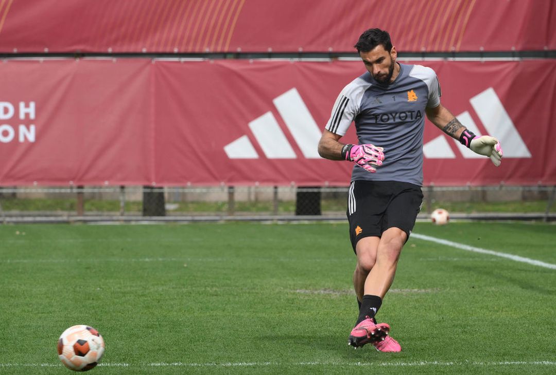 Roma, la ripresa degli allenamenti dopo la vittoria col Monza – FOTO GALLERY - immagine 10