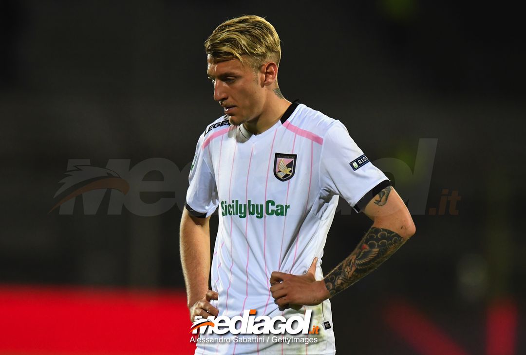  VENICE, ITALY - APRIL 27:  Antonino La Gumina of US Citta di Palermo shows his dejection during the serie B match between Venezia FC and US Citta di Palermo at Stadio Pier Luigi Penzo on April 27, 2018 in Venice, Italy.  (Photo by Alessandro Sabattini/Getty Images) 
