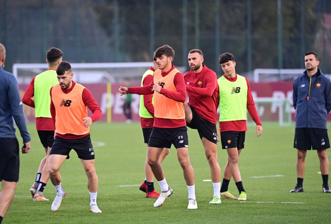 La Roma torna ad allenarsi a Trigoria in vista del Genoa – FOTO GALLERY - immagine 6