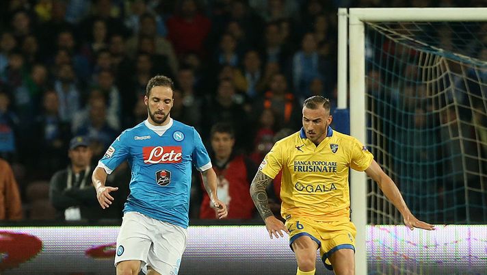 Napoli-Frosinone, flusso anomalo di scommesse su espulsione: caso segnalato ai Monopoli di Stato Napoli-Frosinone, flusso anomalo di scommesse su espulsione: caso segnalato ai Monopoli di Stato