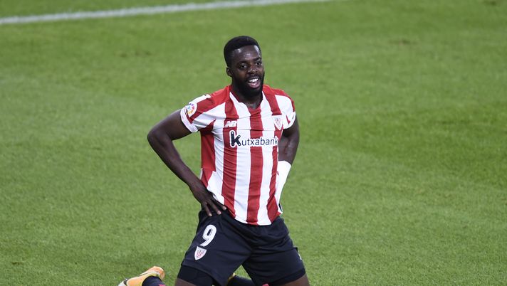 BILBAO, SPAIN - NOVEMBER 23: Inaki Williams of Athletic Bilbao reacts during the La Liga Santander match between Athletic Club and Real Betis at Estadio de San Mames on November 23, 2020 in Bilbao, Spain. Sporting stadiums around Spain remain under strict restrictions due to the Coronavirus Pandemic as Government social distancing laws prohibit fans inside venues resulting in games being played behind closed doors. (Photo by Juan Manuel Serrano Arce/Getty Images) Athletic Bilbao in Arabia con due tifosi: padre e figlio viaggiano con la squadra - immagine 1