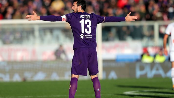 FLORENCE, ITALY - DECEMBER 17: Davide Astori of ACF Fiorentina in action during the Serie A match betweenACF Fiorentina and Genoa CFC at Stadio Artemio Franchi on December 17, 2017 in Florence, Italy.  (Photo by Gabriele Maltinti/Getty Images) 
