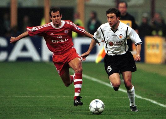 23 May 2001: Amedeo Carboni of Valencia breaks away from Mehmet Scholl of Bayer Munich during the match between Valencia and Bayern Munich in the UEFA Champions League Final at the San Siro, Milan, Italy 23 May 2001: Amedeo Carboni of Valencia breaks away from Mehmet Scholl of Bayer Munich during the match between Valencia and Bayern Munich in the UEFA Champions League Final at the San Siro, Milan, Italy
