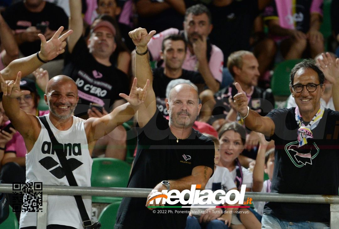 FOTOTIFO, Palermo-Genoa 1-0: i tifosi allo stadio “Renzo Barbera” (Gallery) - immagine 78