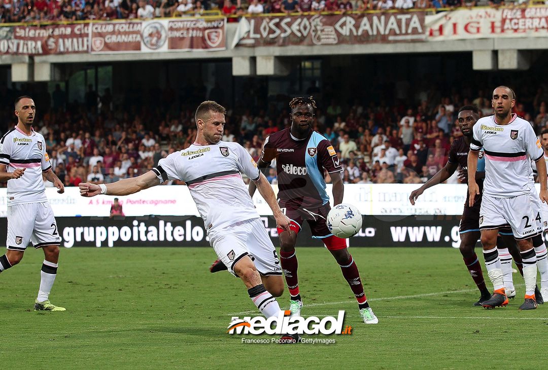  SALERNO, ITALY - AUGUST 25: Slobodoan Rajkovic of US Citta di Palermo in action during the Serie B match between US Salernitana and US Citta di Palermo on August 25, 2018 in Salerno, Italy.  (Photo by Francesco Pecoraro/Getty Images) 