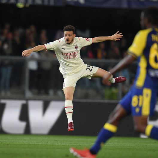 (Photo by Claudio Villa/AC Milan via Getty Images) Il Milan sbanca Verona e mantiene saldamente la vetta della classifica- immagine 3