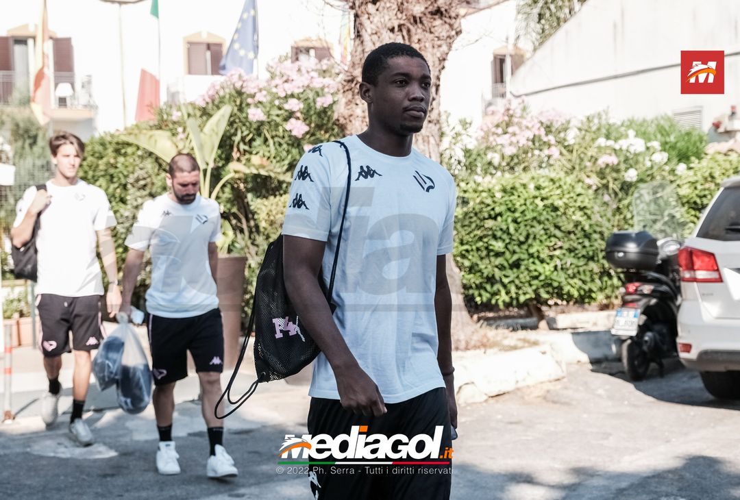 FOTO RITIRO PALERMO, i rosanero si dirigono in palestra (Gallery) - immagine 9