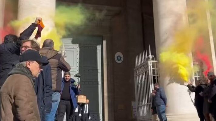 Alberto Mandolesi, la reunion del derby: romanisti e laziali insieme ai funerali - immagine 1