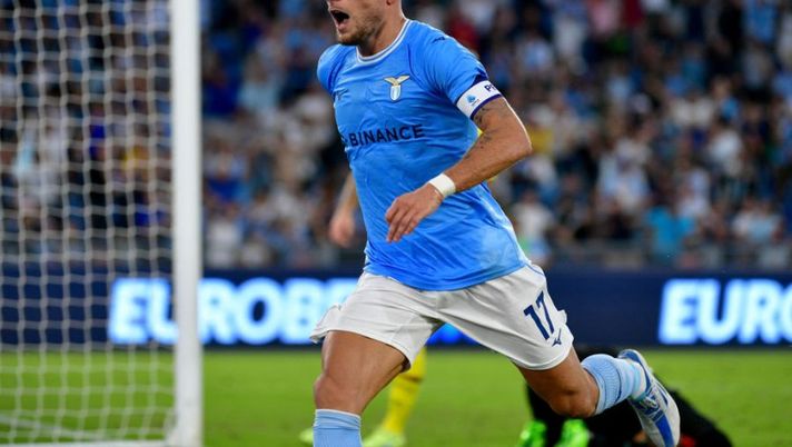 ROME, ITALY - AUGUST 14: Ciro Immobile of SS Lazio celebrates a second goal with his teamatesduring the Serie A match between SS Lazio and Bologna FC at Stadio Olimpico on August 14, 2022 in Rome, Italy. (Photo by Marco Rosi - SS Lazio/Getty Images)  Voti fantacalcio: Immobile come Sottil, Lazzari più di Arnautovic, Mandragora e Radu… - immagine 1