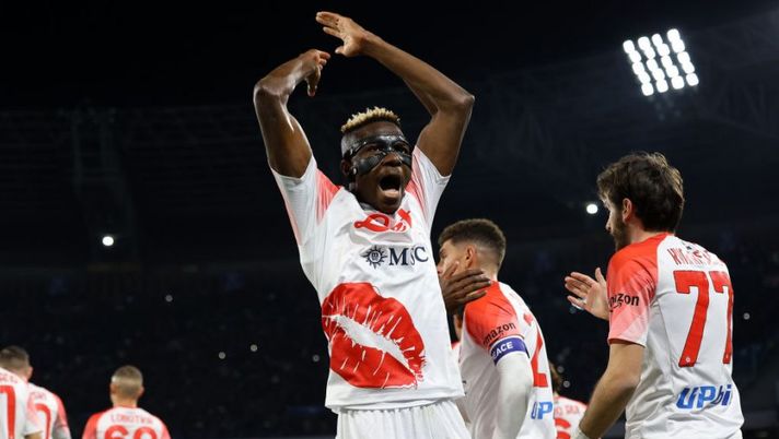 NAPLES, ITALY - FEBRUARY 12: Victor Osimhen of SSC Napoli celebrates after the 1-0 goal scored by Khvicha Kvaratskhelia during the Serie A match between SSC Napoli and US Cremonese at Stadio Diego Armando Maradona on February 12, 2023 in Naples, Italy. (Photo by Francesco Pecoraro/Getty Images) Voti fantacalcio: Osimhen come Kvara e Kim, la scelta su Raspadori! Bene Rrahmani - immagine 1