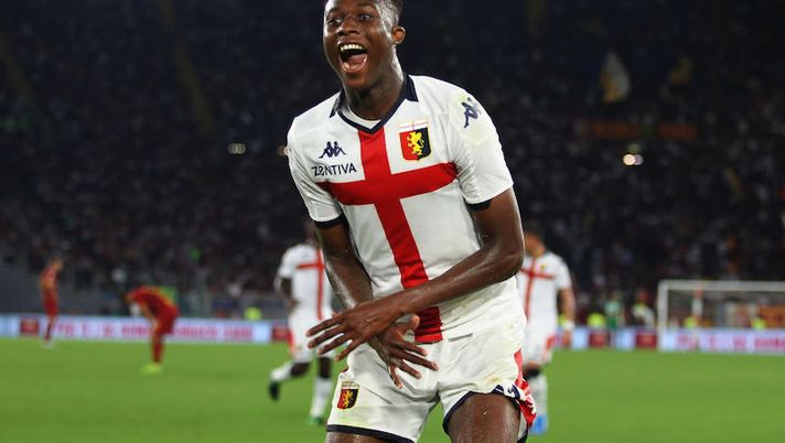 ROME, ITALY - AUGUST 25: Christian Kouame of Genoa CFC celebrates after scoring the team's third goal during the Serie A match between AS Roma and Genoa CFC at Stadio Olimpico on August 25, 2019 in Rome, Italy. (Photo by Paolo Bruno/Getty Images) Kouamé va in Africa e salta il Napoli: la verità sul rientro in chiave fantacalcio - immagine 1