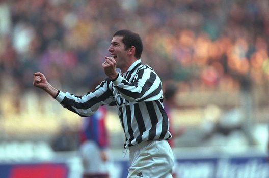 1 Dec 1998: Zinedine Zidane of Juventus 1 Dec 1998: Zinedine Zidane of Juventus
