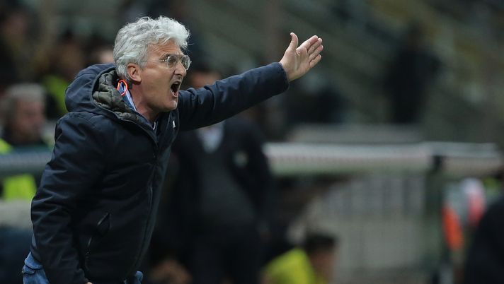 PARMA, ITALY - APRIL 13:  AS Cittadella coach Roberto Venturato issues instructions to his players during the serie B match between Parma Calcio and AS Cittadella at Stadio Ennio Tardini on April 13, 2018 in Parma, Italy.  (Photo by Emilio Andreoli/Getty Images) 