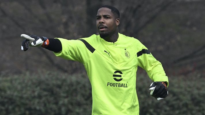 Mike Maignan AC Milan allenamento Milanello