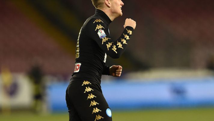 NAPLES, ITALY - JANUARY 10: Piotr Zielinski of Napoli celebrates after scoring goal 1-0 during the TIM Cup match between SSC Napoli and AC Spezia at Stadio San Paolo on January 10, 2017 in Naples, Italy. (Photo by Francesco Pecoraro/Getty Images) “Zielinski è il migliore”, la Gazzetta spiega il voto 6: ecco la motivazione - immagine 1