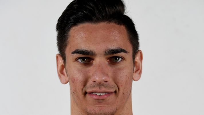 FLORENCE, ITALY - FEBRUARY 21: Alex Meret of Italy poses during the official portrait session at Coverciano on February 21, 2017 in Florence, Italy. (Photo by Claudio Villa/Getty Images) FLORENCE, ITALY - FEBRUARY 21: Alex Meret of Italy poses during the official portrait session at Coverciano on February 21, 2017 in Florence, Italy. (Photo by Claudio Villa/Getty Images)