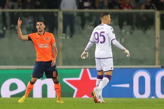 FLORENCE, ITALY - OCTOBER 27: Danijel Aleksic of Istanbul Basaksehir FK celebrates after scoring a goal during the UEFA Europa Conference League group A match between ACF Fiorentina and Istanbul Basaksehir at Stadio Artemio Franchi on October 27, 2022 in Florence, Italy. (Photo by Gabriele Maltinti/Getty Images) Due gol di Jovic e una papera di Gollini: la Fiorentina corre in Europa- immagine 2