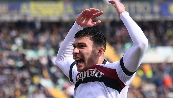 VERONA, ITALY - MARCH 09: Nicolò Cambiaghi of Bologna celebrates after scoring his team second goal during the Serie A match between Verona and Bologna at Stadio Marcantonio Bentegodi on March 09, 2025 in Verona, Italy. (Photo by Alessandro Sabattini/Getty Images) Cambiaghi: “Siamo veramente un bel gruppo. L’obiettivo è l’Europa”- immagine 1