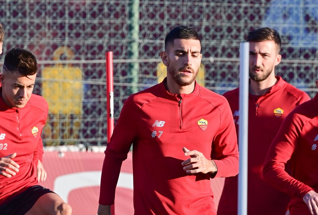 Mourinho respira: a Trigoria Pellegrini e Kumbulla in gruppo – FOTO GALLERY - immagine 35