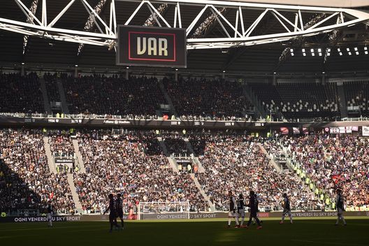 TURIN, ITALY - FEBRUARY 02: The scoreboard displays a VAR checking during the Serie A match between Juventus and ACF Fiorentina at Allianz Stadium on February 02, 2020 in Turin, Italy. (Photo by Tullio M. Puglia/Getty Images) TURIN, ITALY - FEBRUARY 02: The scoreboard displays a VAR checking during the Serie A match between Juventus and ACF Fiorentina at Allianz Stadium on February 02, 2020 in Turin, Italy. (Photo by Tullio M. Puglia/Getty Images)