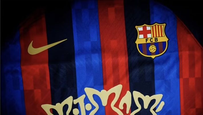 Barça, ecco la maglia speciale per il Clasico contro il Real: il suo costo è di ben 400 euro - immagine 1