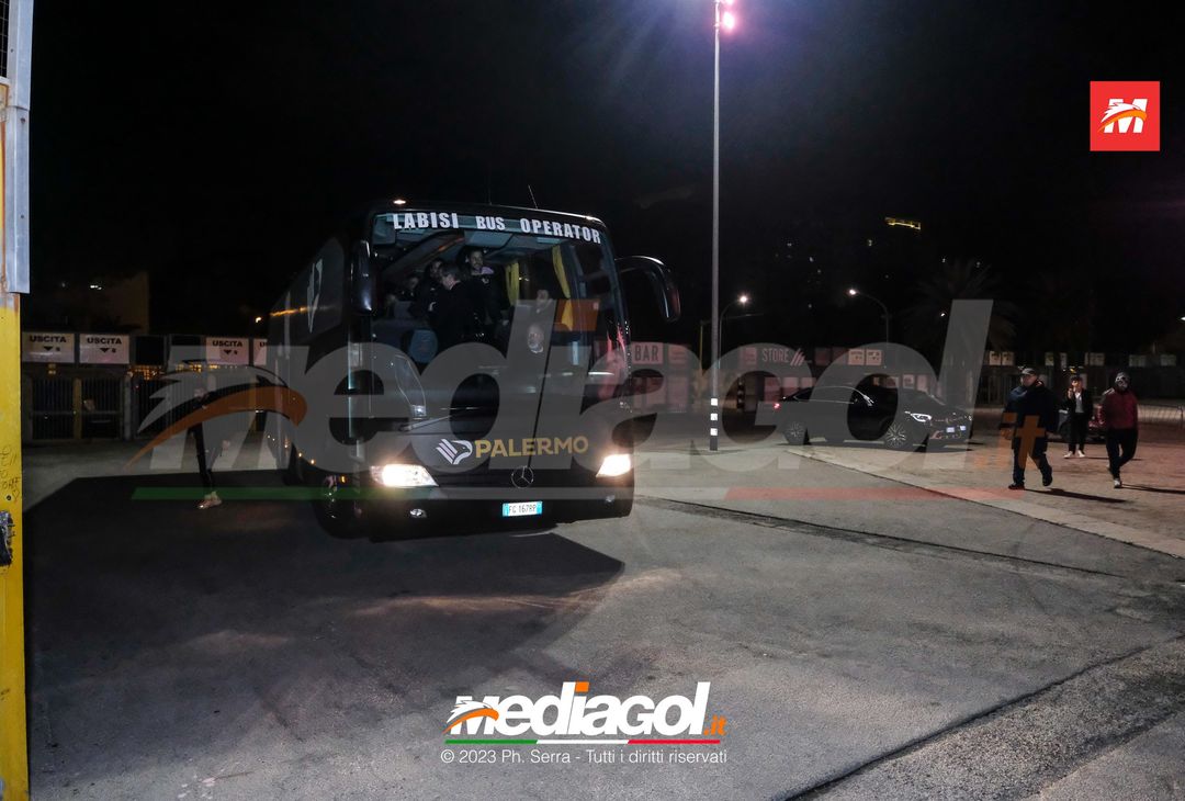 FOTO Palermo, i rosanero ritornano a Palermo dopo il la vittoria ad Ascoli (Gallery) - immagine 3