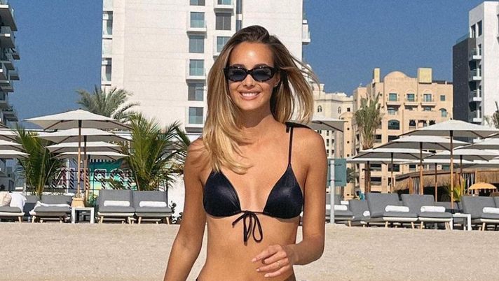 Instagram Viky Varga, scatti in bikini: fan in estasi per le forme di lady Pellé - immagine 1