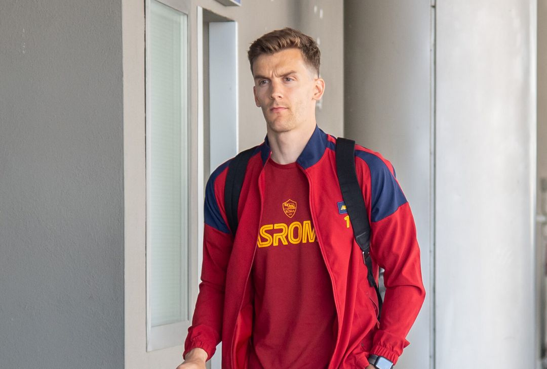 Roma in viaggio verso Leverkusen: presenti Dybala e gli indisponibili – FOTO GALLERY - immagine 21