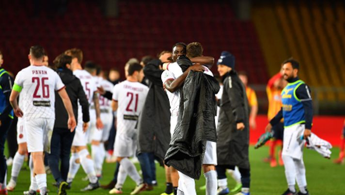 Foto Giovanni Evangelista/LaPresse
23 Febbraio 2022 Lecce, Italia
sport calcio
U.S. Lecce vs A.S. Cittadella 1973 - Campionato Serie BKT 2021/2022 - Stadio E. Giardiniero - Via del Mare, Lecce.
Nella foto: esultanza finale giocatori del Cittadella
Photo Giovanni Evangelista/LaPresse
February 23, 2022 Lecce, Italy
sport soccer
U.S. Lecce vs A.S. Cittadella 1973 - Italian Football Championship League BKT 2021/2022 - E. Giardiniero - Via del Mare Stadium.
In the pic : Cittadella players final celebration L’impresa del Cittadella: tre punti in casa della capolista Lecce - immagine 1