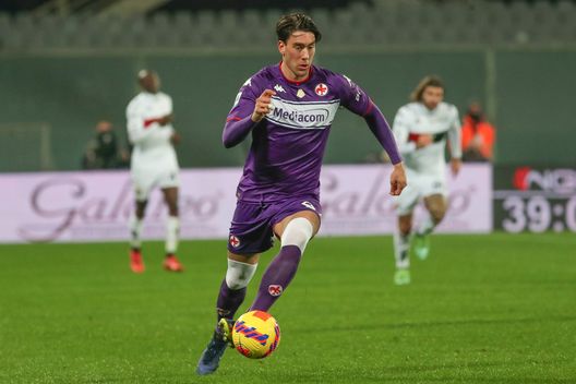 GERMOGLI PH: 17 GENNAIO 2022 FIRENZE STADIO ARTEMIO FRANCHI CAMPIONATO SERIE A TIM 2021/2022 FIORENTINA VS GENOA NELLA FOTO VLAHOVIC Vlahovic, ma non solo. La viola di Italiano è una macchina da gol- immagine 2