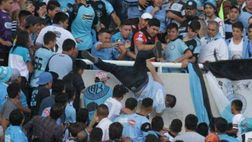Argentina, tra dramma e incredulità: tifoso gettato giù dagli spalti
