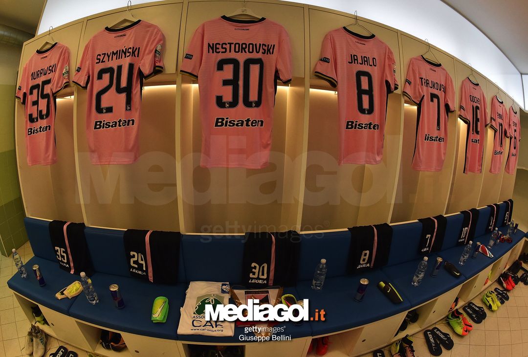  PESCARA, ITALY - NOVEMBER 03:  Dressing room of Città di Palermo FC prior the Serie B match between Pescara Calcio and US Citta di Palermo FC at Stadio Adriatico Giovanni Cornacchia on November 3, 2017 in Pescara, Italy.  (Photo by Giuseppe Bellini/Getty Images) 