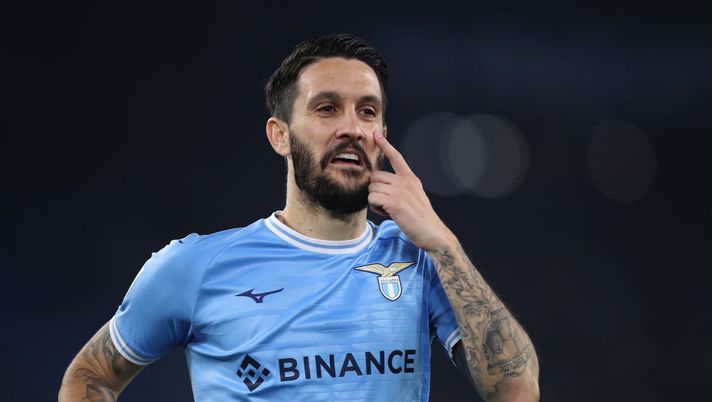ROME, ITALY - FEBRUARY 27: Luis Alberto of SS Lazio gestures during the Serie A match between SS Lazio and UC Sampdoria at Stadio Olimpico on February 27, 2023 in Rome, Italy. (Photo by Paolo Bruno/Getty Images)  Voti fantacalcio: Luis Alberto come Vicario, Zaccagni come Immobile! Piatek bocciato - immagine 1