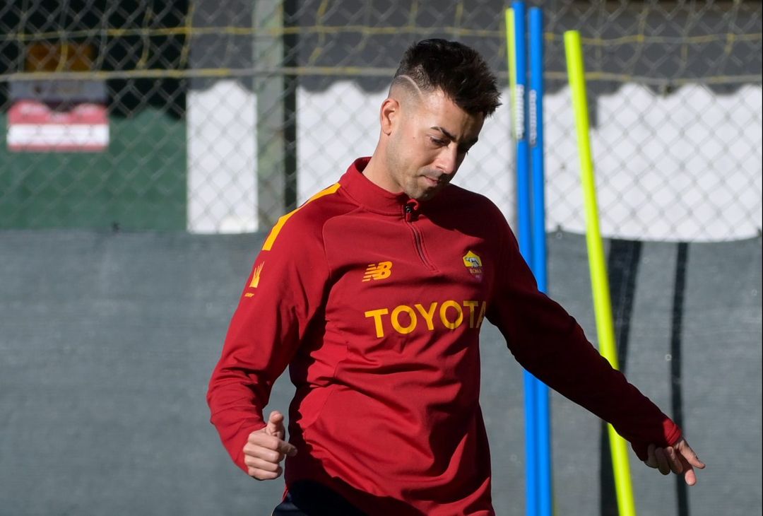 Roma, allenamento in vista del Genova. Mourinho parla con Solbakken – FOTO GALLERY - immagine 25