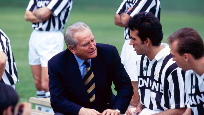 TURIN, ITALY : Juventus president Gianpiero Boniperti with Di Canio and Platt before a shooting session with official kit on 1992 in Turin, Italy. (Photo by Juventus FC - Archive/Juventus FC via Getty Images) TURIN, ITALY : Juventus president Gianpiero Boniperti with Di Canio and Platt before a shooting session with official kit on 1992 in Turin, Italy. (Photo by Juventus FC - Archive/Juventus FC via Getty Images)
