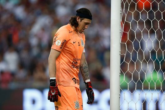 RIO DE JANEIRO, BRAZIL - JULY 02: Cassio goalkeeper of Corinthians reacts during the match between Fluminense and Corinthians as part of Brasileirao 2022 at Maracana Stadium on July 2, 2022 in Rio de Janeiro, Brazil. (Photo by Wagner Meier/Getty Images) AGGRESSIONE IN CAMPO