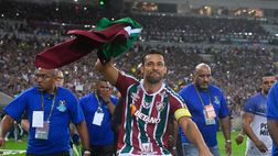 Fred, che emozione: addio al calcio e giro dello stadio in bicicletta